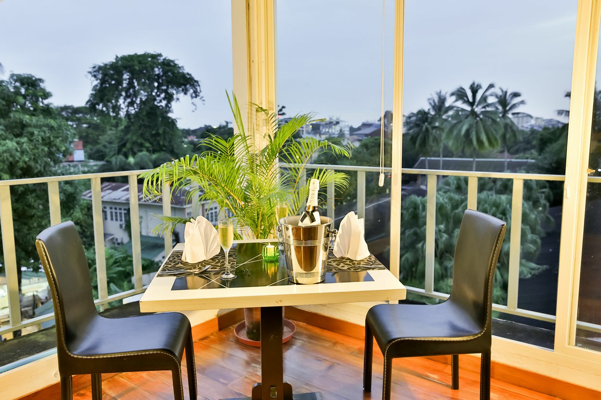 Sky View Hotel Yangon Ngoại thất bức ảnh